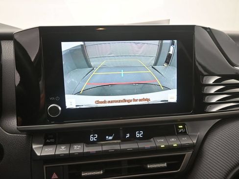 Used 2025 Toyota Camry SE FWD image 4