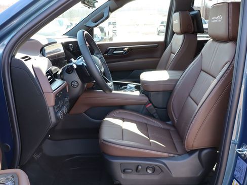 New 2026 Chevrolet Suburban High Country image 12