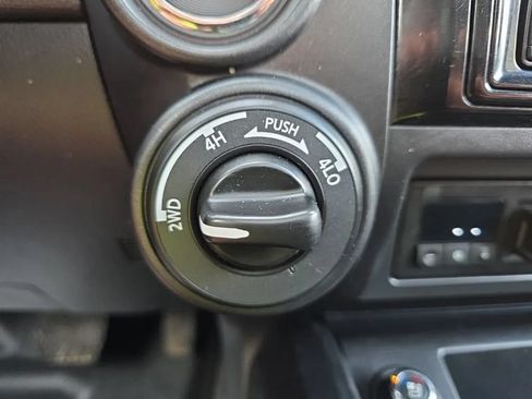 Used 2021 Nissan Titan PRO-4X w/ Pro-4x Convenience Package AWD/4WD image 34