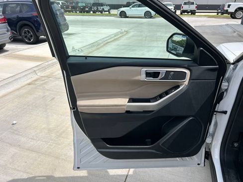 Used 2021 Ford Explorer XLT RWD image 7