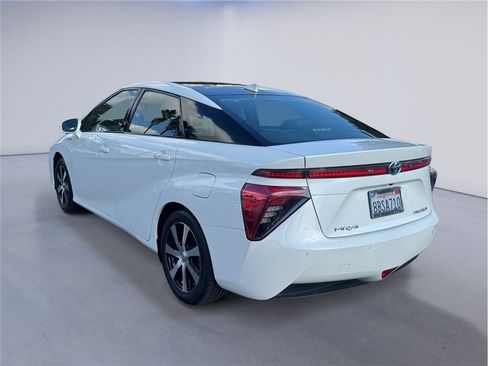 Used 2017 Toyota Mirai image 4