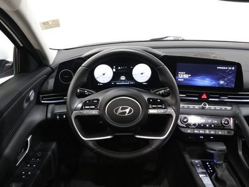 Used 2024 Hyundai Elantra Limited FWD image 11
