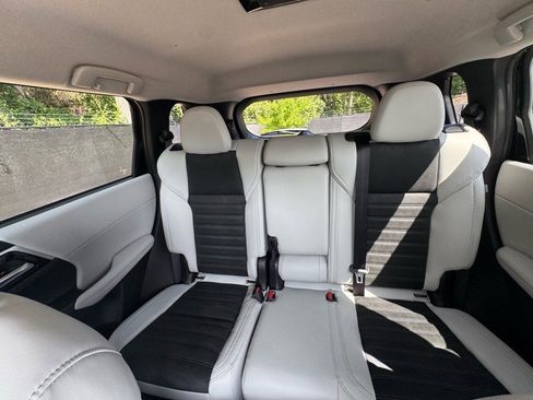 New 2025 Mitsubishi Outlander SE image 33