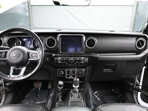 Used 2022 Jeep Wrangler Unlimited Sahara w/ Cold Weather Group AWD/4WD image 10