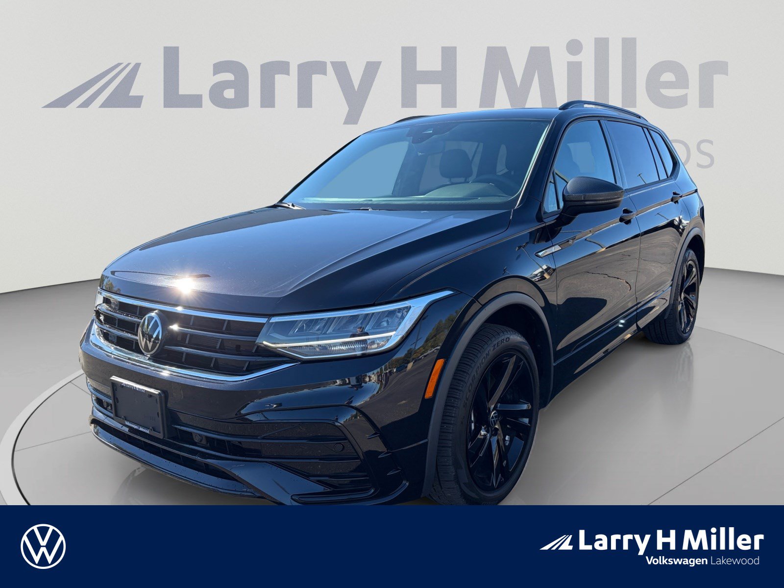 Used 2024 Volkswagen Tiguan SE R-Line AWD/4WD image 1