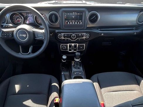 Used 2023 Jeep Gladiator Sport image 15