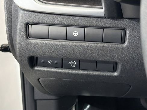 Used 2023 Nissan Rogue SV AWD/4WD image 13
