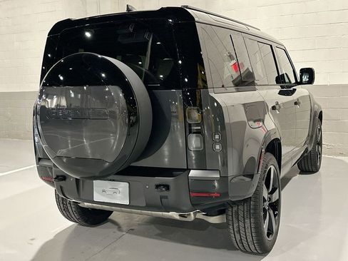 New 2026 Land Rover Defender 110 X-Dynamic SE image 3