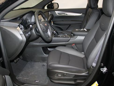 New 2025 Cadillac XT5 Luxury image 5