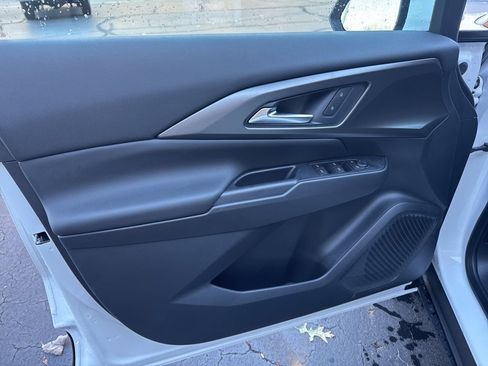 New 2026 Chevrolet Equinox EV LT image 7