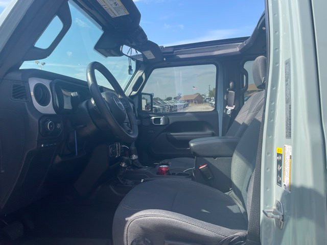Used 2024 Jeep Wrangler Unlimited w/ Convenience Group AWD/4WD image 2