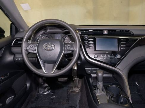 Used 2020 Toyota Camry LE image 6