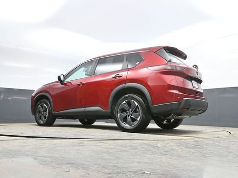 Used 2025 Nissan Rogue SV image 28