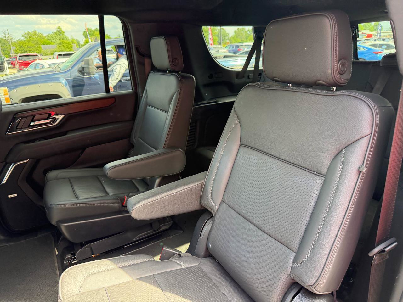 Used 2025 GMC Yukon XL Denali AWD/4WD image 19