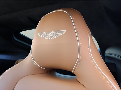 Used 2025 Aston Martin V8 Vantage Coupe image 13