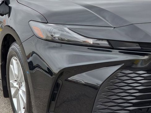 Used 2025 Toyota Camry LE w/ Convenience Package image 10