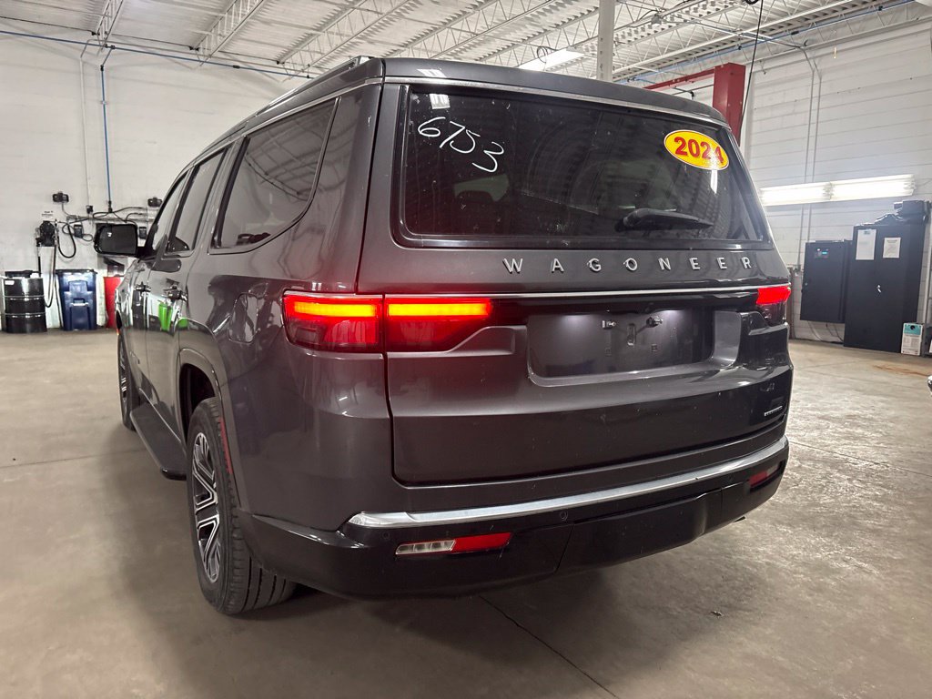 Used 2024 Jeep Wagoneer Series II w/ Flexible Seating Group RWD image 5
