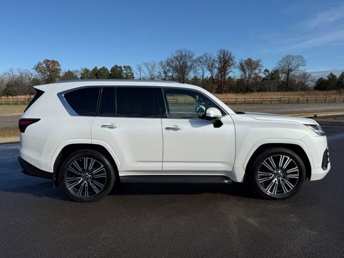 Used 2023 Lexus LX 600 4WD w/ Luxury Package image 7
