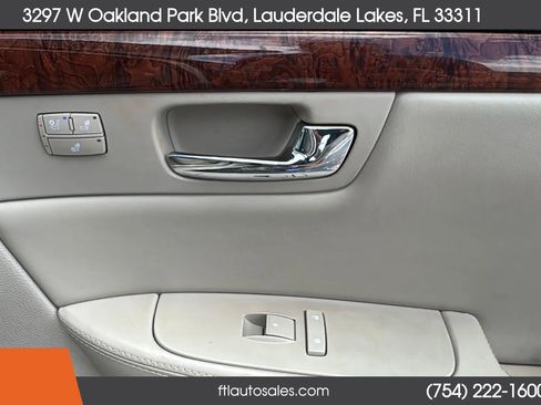 Used 2007 Cadillac DTS w/ Trunk Convenience Package image 54