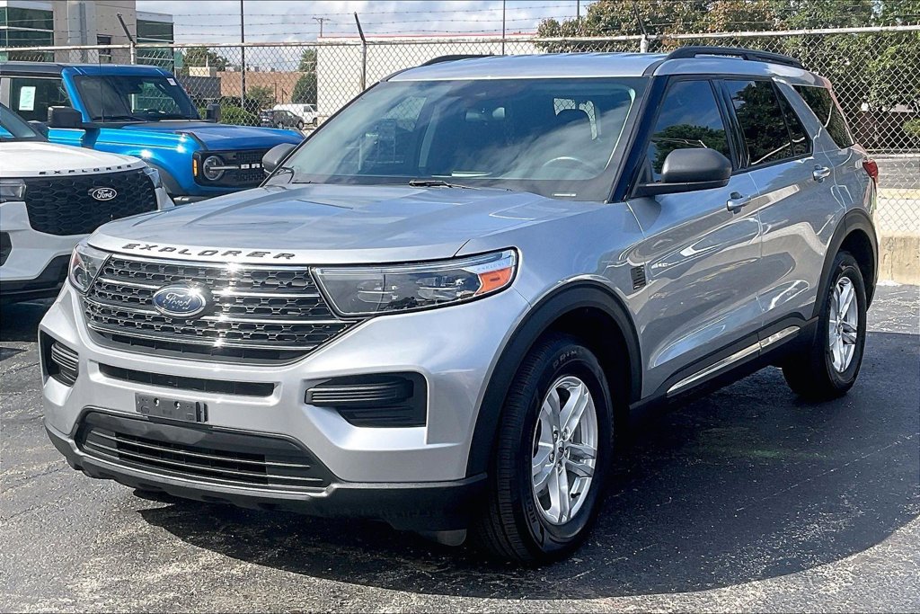 Certified 2023 Ford Explorer XLT w/ Class IV Trailer Tow Package AWD/4WD image 11