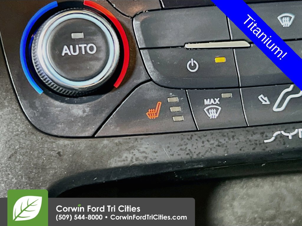 Used 2015 Ford Focus Titanium FWD image 22