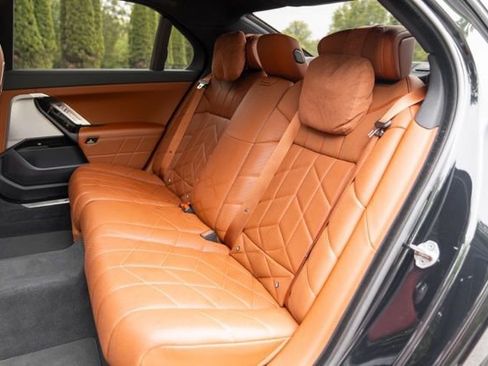 Used 2023 BMW 740i w/ Luxury Rear Seating Package RWD image 39