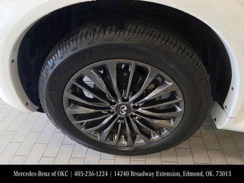 Used 2023 INFINITI QX80 Premium Select w/ All-Season Package image 7