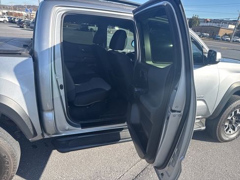 Used 2022 Toyota Tacoma TRD Off-Road image 21