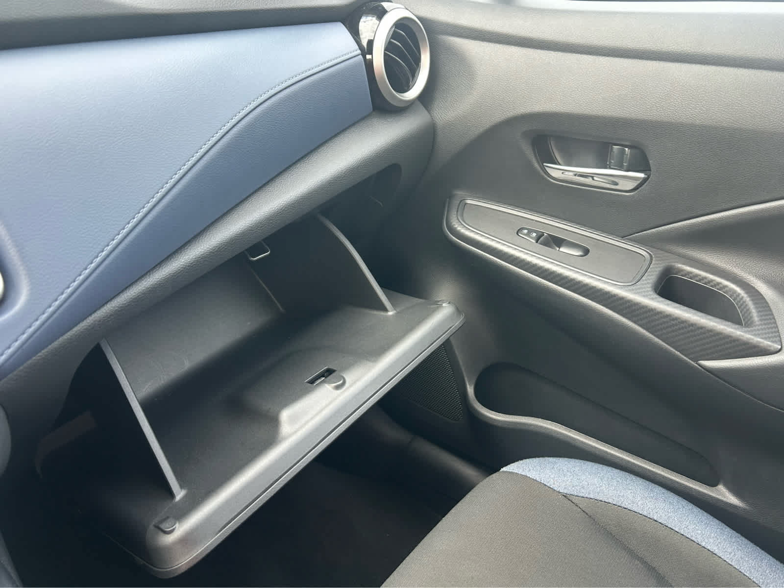 Used 2024 Nissan Versa SV FWD image 37