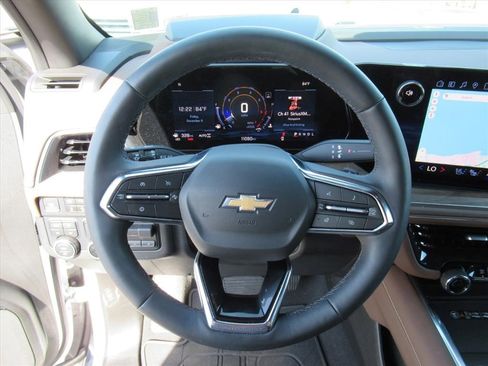 Certified 2025 Chevrolet Suburban High Country image 13