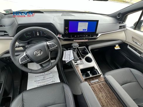 New 2026 Toyota Sienna Platinum image 11
