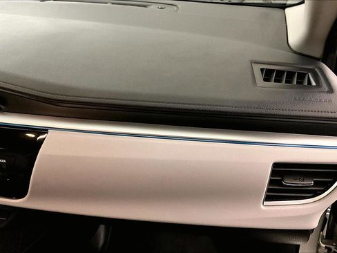 Used 2015 Toyota Corolla LE image 15