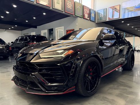 Used 2022 Lamborghini Urus AWD/4WD image 1