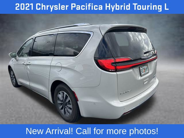 Used 2021 Chrysler Pacifica Touring-L FWD image 4