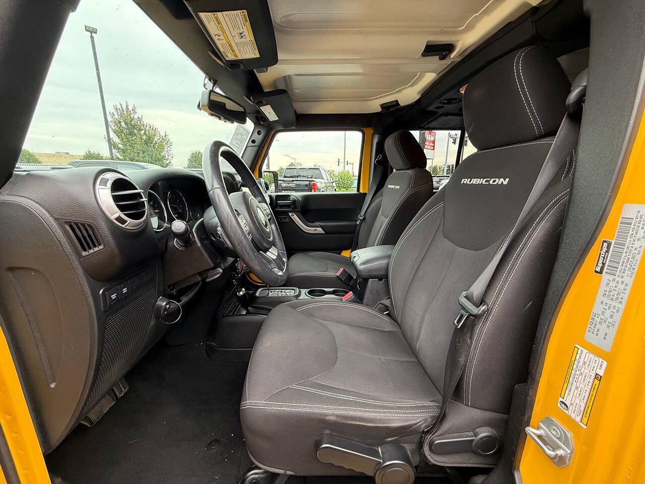 Used 2015 Jeep Wrangler Unlimited Rubicon w/ Connectivity Group AWD/4WD image 18