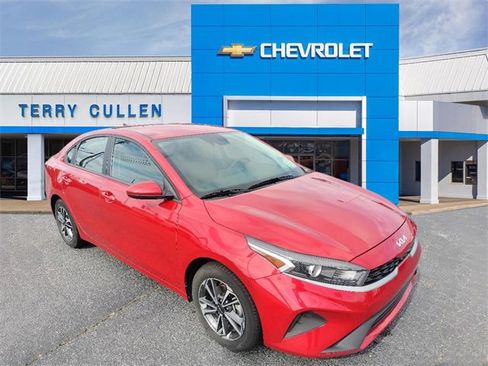 Used 2023 Kia Forte LXS image 1