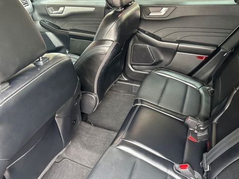 Certified 2025 Ford Escape Platinum AWD/4WD image 4