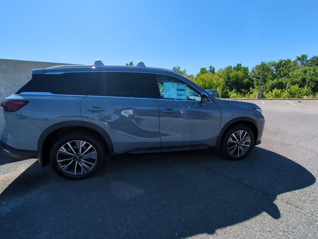 Certified 2027 INFINITI QX60 Luxe w/ Cargo Package FWD image 4