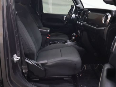 Used 2021 Jeep Wrangler Unlimited Sahara AWD/4WD image 9
