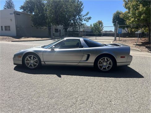 Used 2003 Acura NSX T RWD image 6