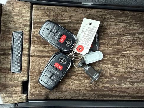 Used 2026 Toyota Sienna Limited AWD/4WD image 47