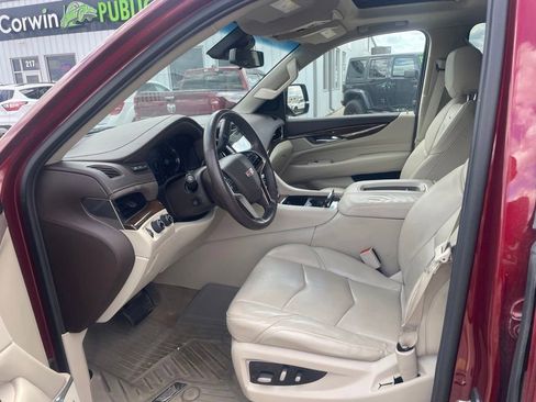 Used 2017 Cadillac Escalade Premium Luxury AWD/4WD image 17