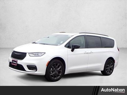 New 2025 Chrysler Pacifica Limited