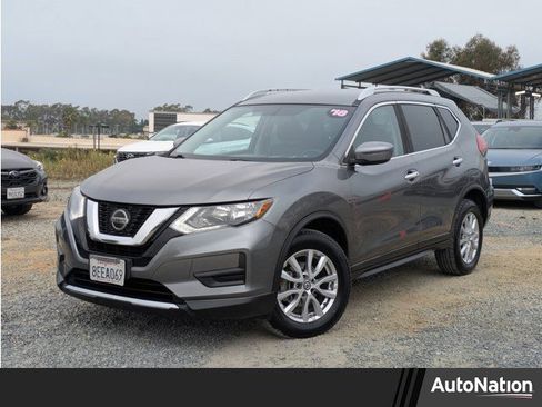 Used 2018 Nissan Rogue SV image 1