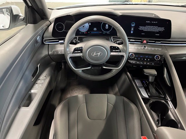 Used 2025 Hyundai Elantra SEL FWD image 18