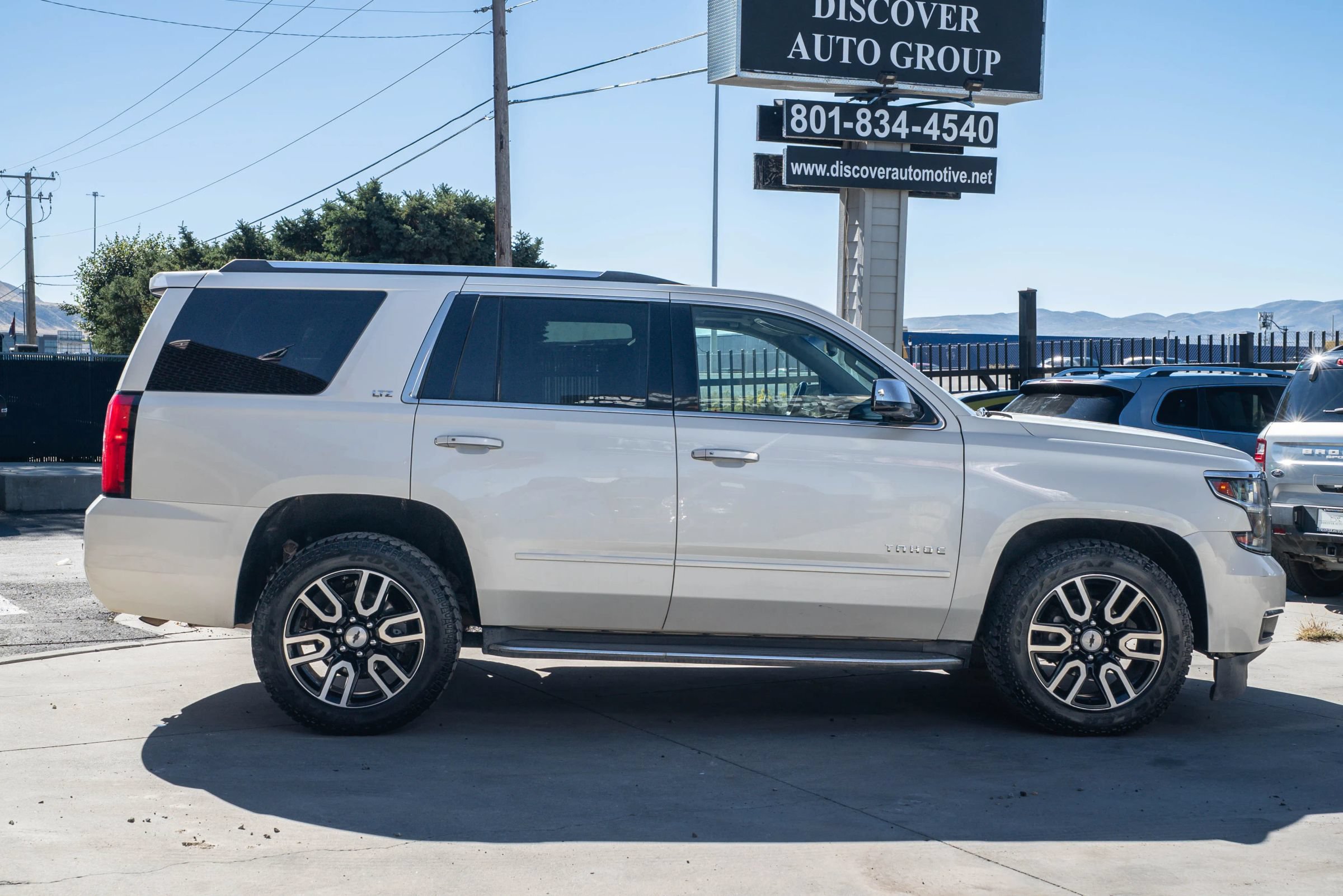Used 2015 Chevrolet Tahoe LTZ AWD/4WD image 11