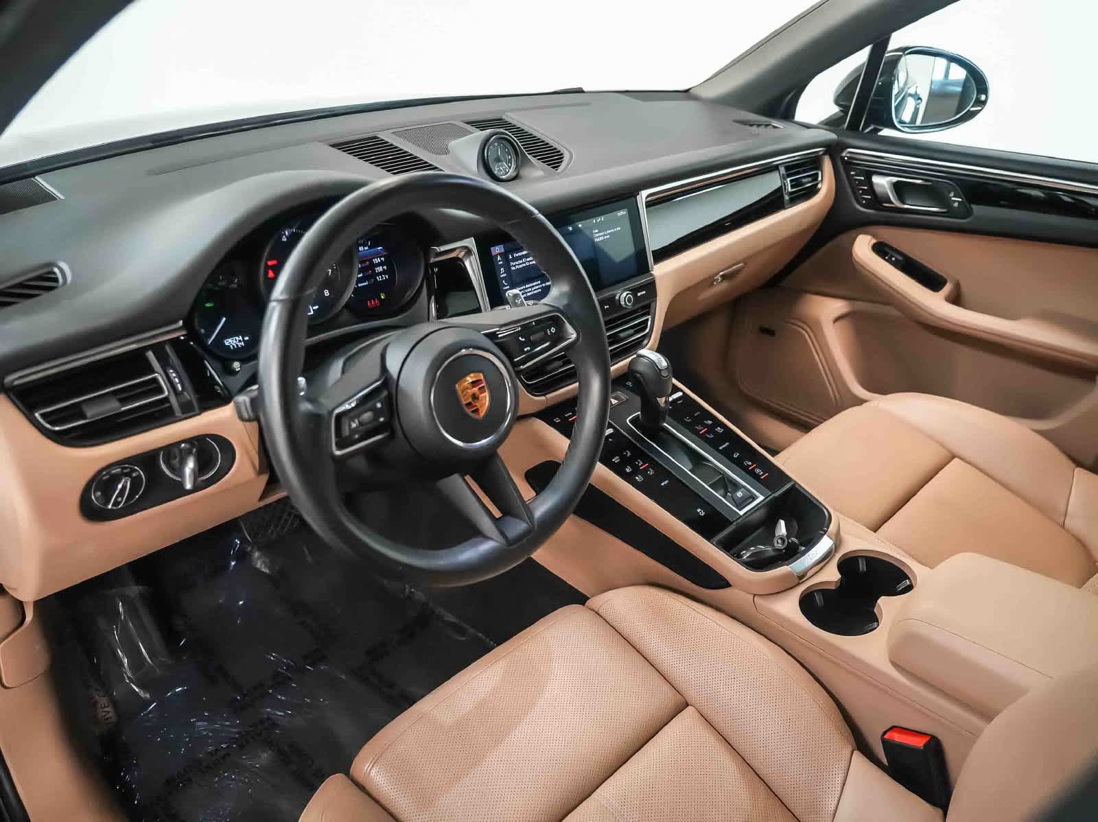 Used 2023 Porsche Macan AWD/4WD image 4