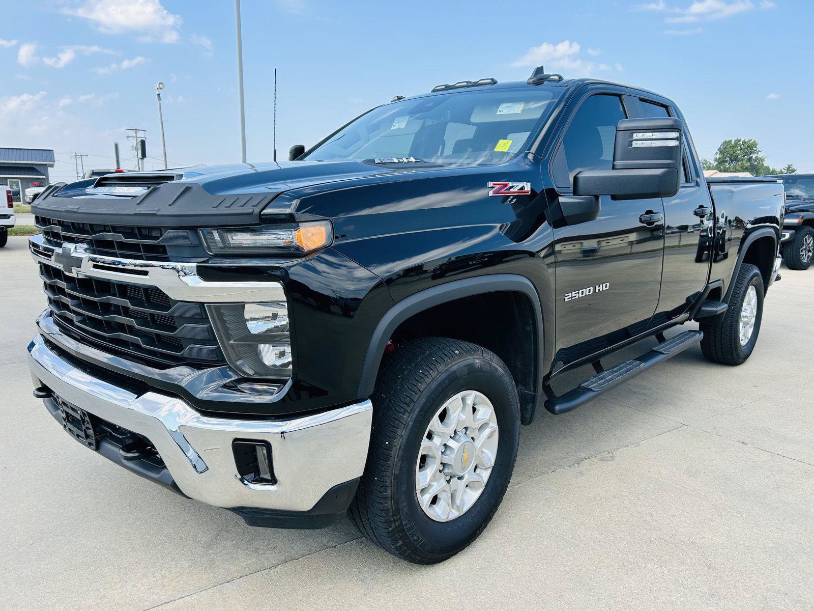 Used 2024 Chevrolet Silverado 2500 LT AWD/4WD image 31