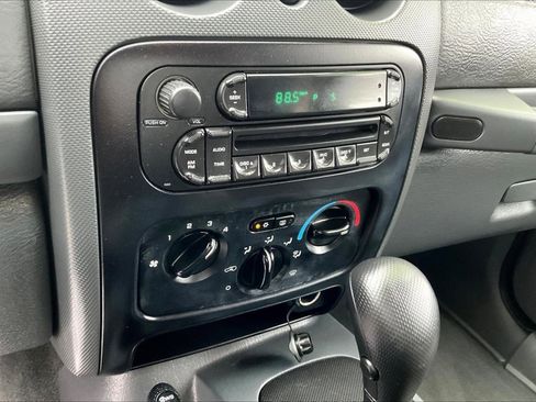 Used 2005 Jeep Liberty Sport image 9