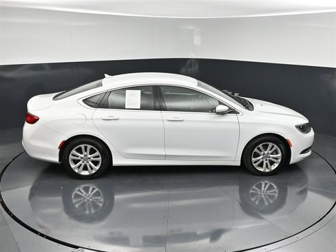 Used 2017 Chrysler 200 Limited Platinum w/ Comfort & Convenience Group FWD image 22